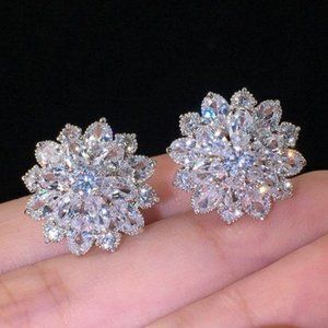 New 18k White Gold Marquis Flower Earrings